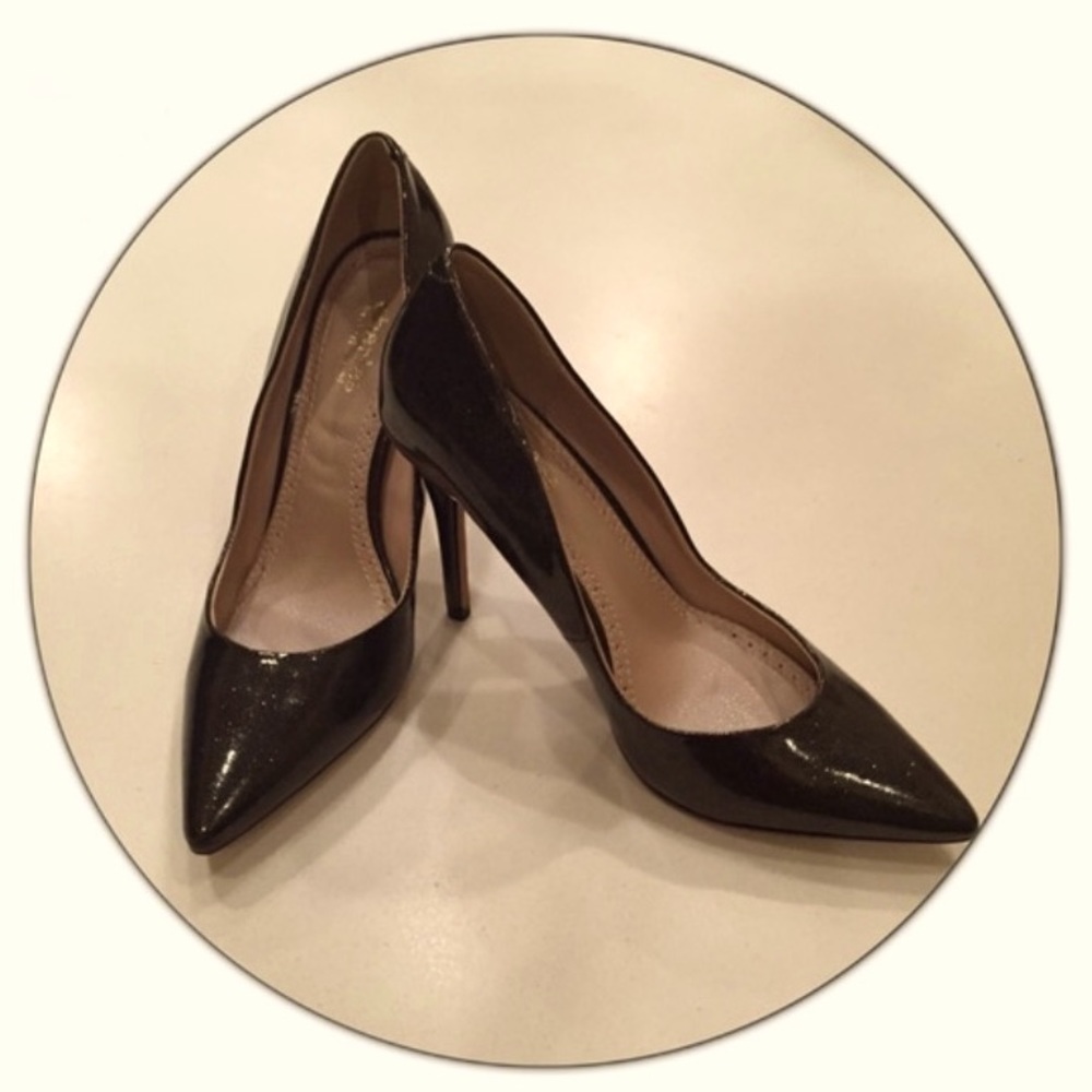 Charles David NWOT grey slvr glittery heels sz 7